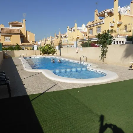 빌라 Near With Pool 3 Bedrooms
