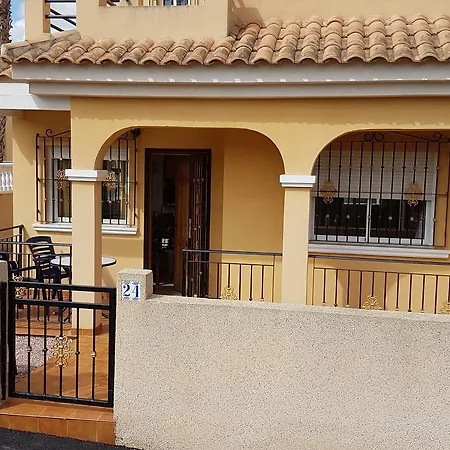 Near With Pool 3 Bedrooms 또레비에하